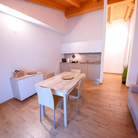 Easy Modern Arco